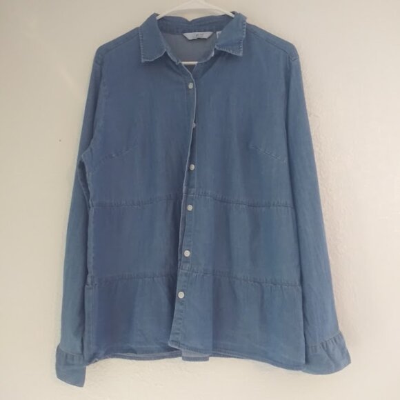 D & CO. women's size M blue denim top - Picture 1 of 12